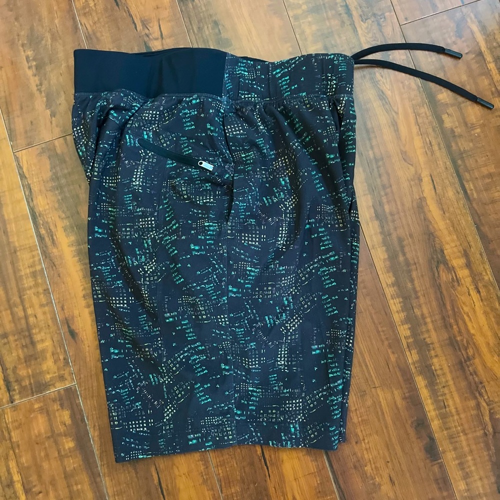 LULULEMON The Short Men’s 9”